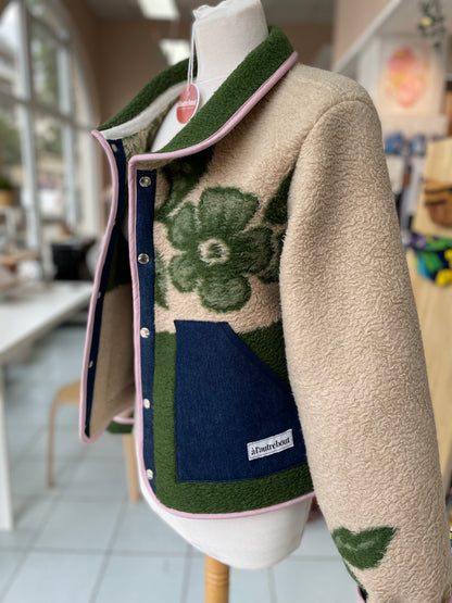 Veste Mazette : couverture verte et beige à grosses fleurs