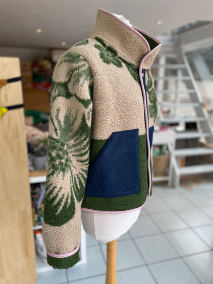 Veste Mazette : couverture verte et beige à grosses fleurs