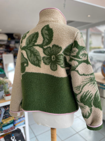 Veste Mazette : couverture verte et beige à grosses fleurs